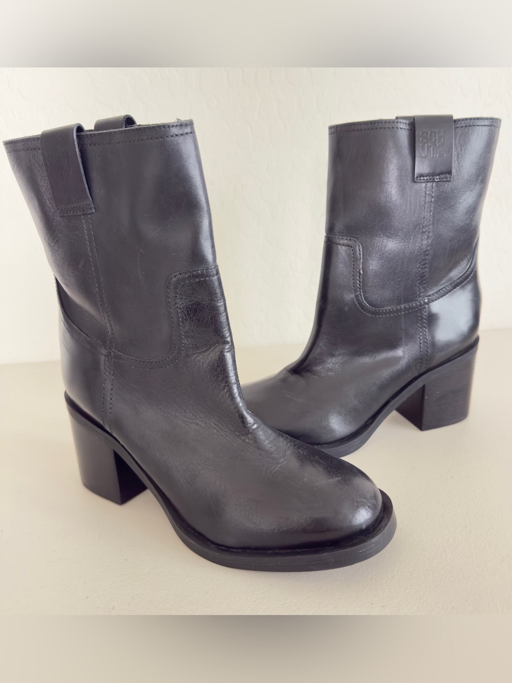 New Schutz Wyatt Black Leather Pull Block Heel Round Toe Bootie Size 8.5